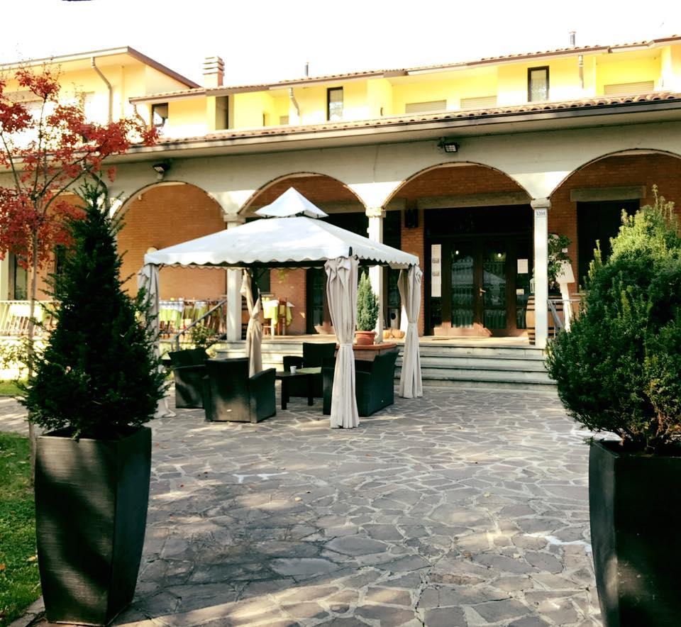 Hotel Ristorante Gallo D'Oro Vignola  Esterno foto